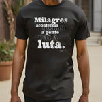 Camiseta "Milagres acontecem quando a gente vai à luta"